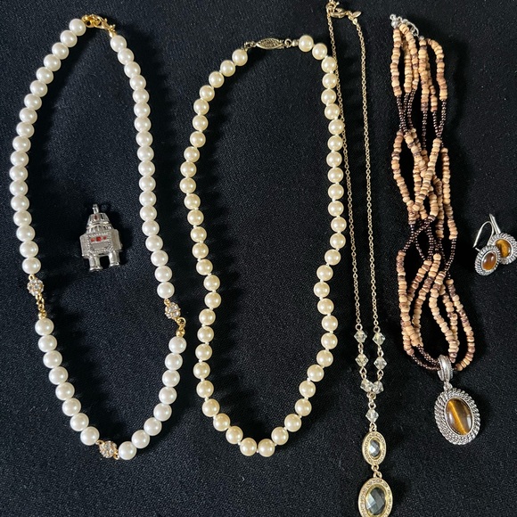 Avon Jewelry lot - Picture 1 of 9